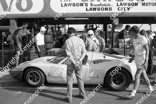 1968 1 Mirage Ford Jackie Ickx white helmet, David Hobbs; David Yorke team mangager white hat (courtesy Ken Stewart)  (6)
