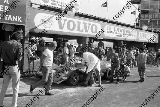1968 3 Ferrari P3 pit stop David Piper Dick Attwood (courtesy Ken Stewart) (3)