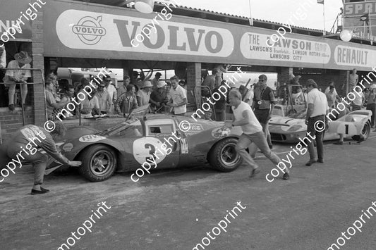1968 3 Ferrari P3 pit stop David Piper Dick Attwood; note Mirage also in (courtesy Ken Stewart) (5)