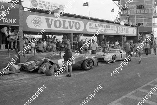 1968 3 Ferrari P3 pit stop David Piper Dick Attwood; note Mirage also in (courtesy Ken Stewart) (6)