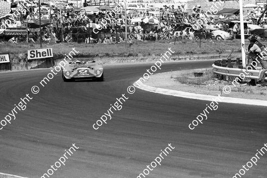 1968 4 Ferrari P4 Can Am John Love (in car) Paul Hawkins (courtesy Ken Stewart) 356