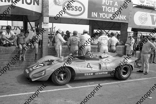 1968 4 Ferrari P4 CanAm Paul Hawkins John Love helmet, Joe Putter, Gunston, cute white hat (courtesy Ken Stewart) (1)