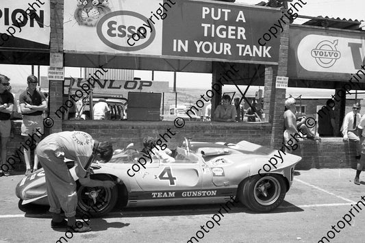 1968 4 Ferrari P4 CanAm Paul Hawkins (in car) John Love; at front wheel Richie Bray (courtesy Ken Stewart)(4)