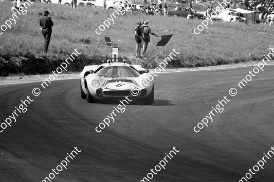 1968 6 Lola Chev Mike D_ Udy Frank Gardner (courtesy Ken Stewart) 366