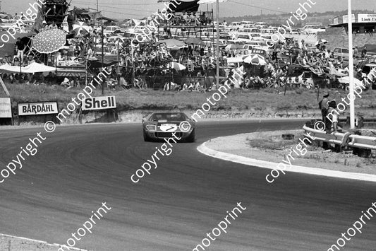 1968 7 GT40 Malcolm Guthrie Mike Hailwood (courtesy Ken Stewart) 349