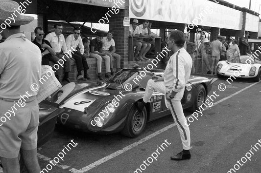 1968 9 Alfa T33 Serge Trosch Karl von Wendt 11 Porsche 910 Charles Lucas Paddy McNally (courtesy Ken Stewart) 434