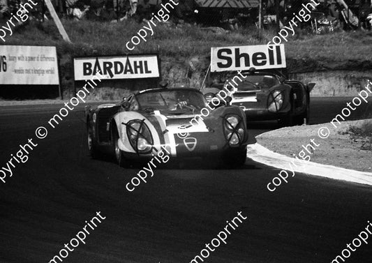 1968 9 Alfa T33 Serge Trosch Karl von Wendt; 8 Alfa T33  A4 Teddy Pilette Rob Slotemaker (courtesy Ken Stewart) (10)