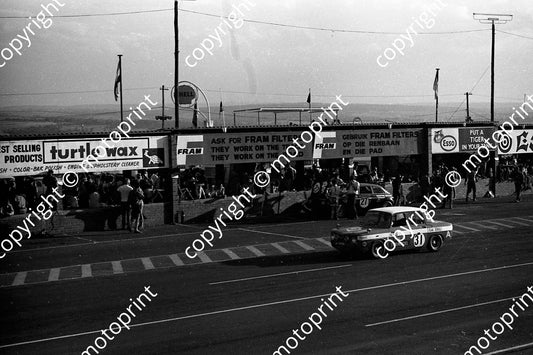 1968 9hr 1968 9hr 31 R8 Porter Swanepoel, 27 Alfa Alderton Driver (permission Malcolm Sampson) (2)