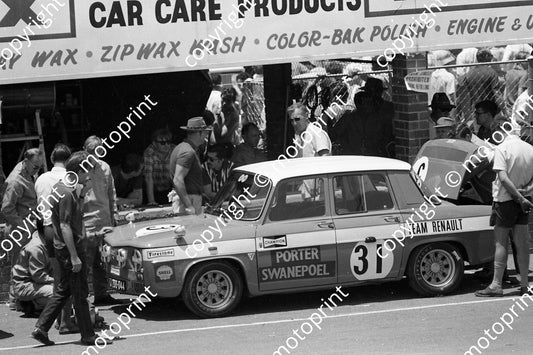 1968 9hr Kyalami Renault R8 Scamp Porter and Chris Swanepoel edited (2)