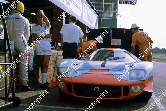 1968 9hr Mirage Ickx Hobbs on left in helmet (thanks Vito Momo via G Cavalieri) 049