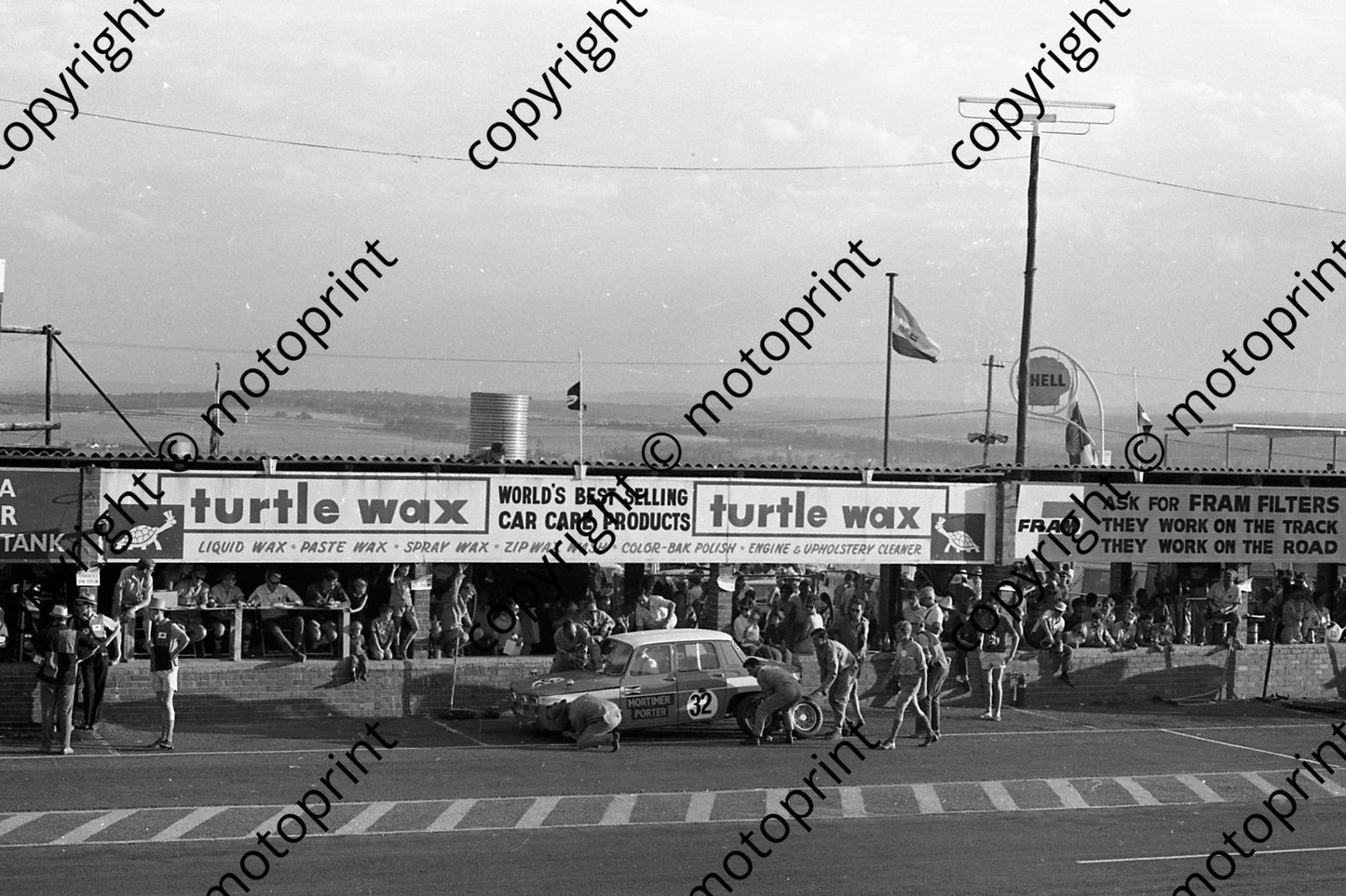 1968 9hr SL  1968 9hr R8 P Porter Mortimer (permission Malcolm Sampson Motorsport Photography)(8)