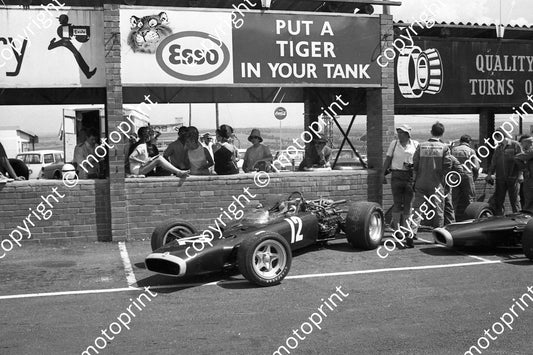 1968 SA GP BRM P115 H16 eng Mike Spence car (courtesy Ken Stewart) 016