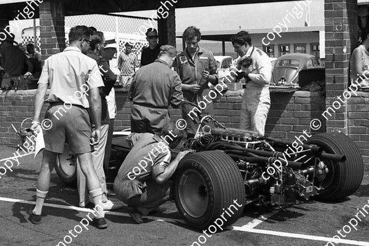 1968 SA GP Cooper Maserrati Brian Redman cropped (courtesy Ken Stewart)
