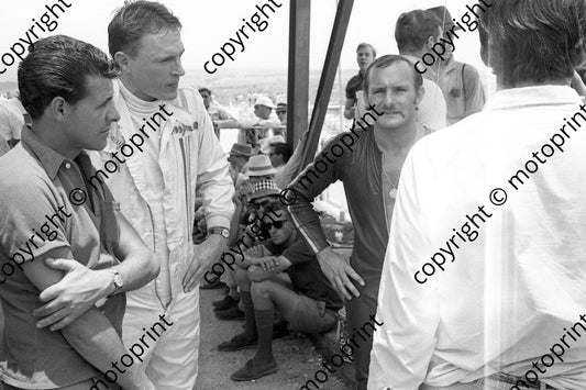 1968 SA GP Dan Gurney, Mike Hailwood Honda bike demo_ light streaks on rh side of print (courtesy Ken Stewart) 074