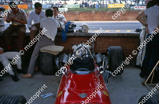 1968 SA GP  Ferrari 312 Chris Amon helmet on counter (thanks Vito Momo via G Cavalieri) 064