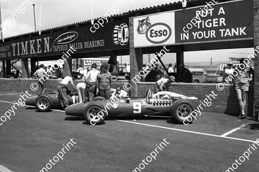 1968 SA GP Ferrari team (courtesy Ken Stewart) 014