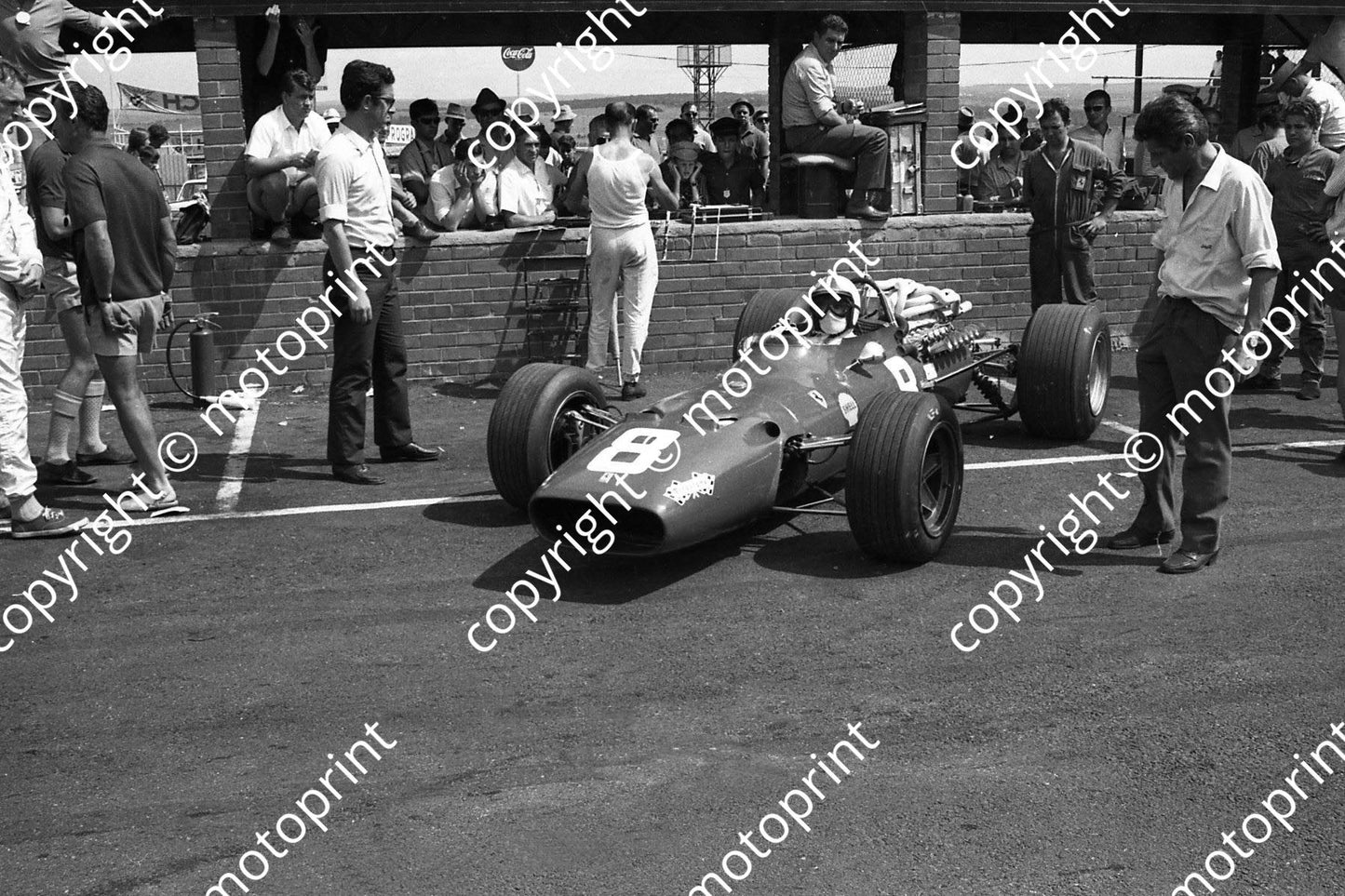 1968 SA GP Gurney (left partly obscured, Foghieri, Amon Borsari mech (courtesy Ken Stewart) 071