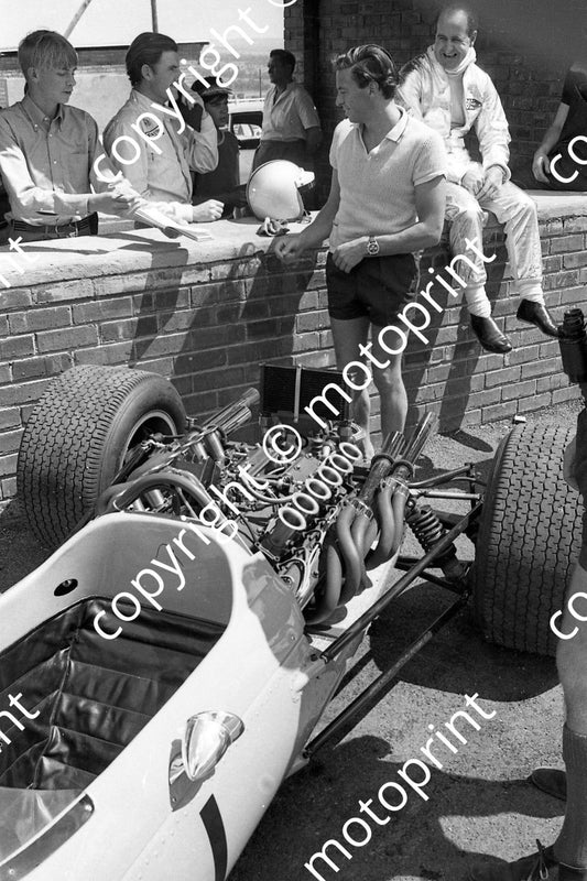 1968 SA GP Hulme Mclaren BRM M5a, Hill Clark Hulme (courtesy Ken Stewart) 009
