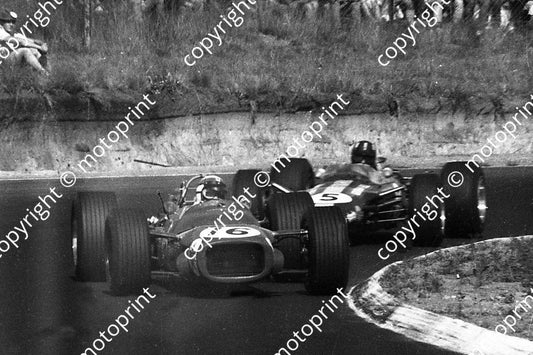 1968 SA GP Jackie Stewart Matra MS9, Graham Hill Lotus 49_ light on print (courtesy Ken Stewart)