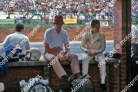 1968 SA GP Jacky Ickx on pit counter (thanks Vito Momo via G Cavalieri) 063 cropped