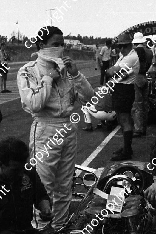 1968 SA GP Jim Clark prepares Lotus 49 (courtesy Ken Stewart)