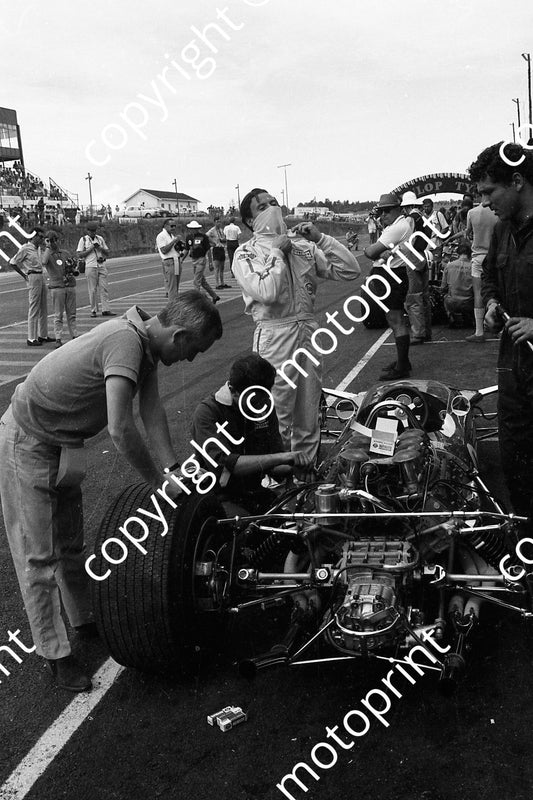 1968 SA GP Jim Clark prepares Lotus 49_ small scratches on print (courtesy Ken Stewart) 039
