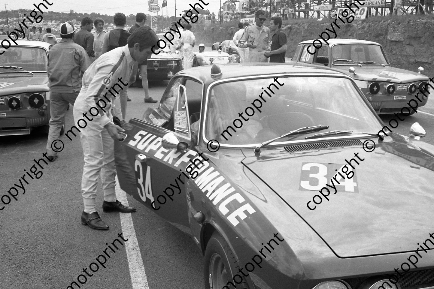 1969 34 Alfa GTV Basil van Rooyen next to car, Dave Charlton1 (thanks Ken Stewart) 506