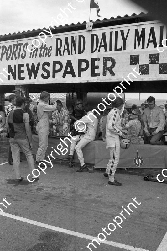 1969 34 Basil van Rooyen centre with helmet (thanks Ken Stewart) 516