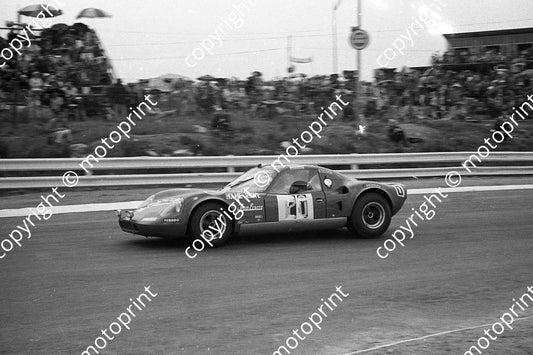 1969 9hr 20 Chevron BMW B J Holme J Rowe (11)