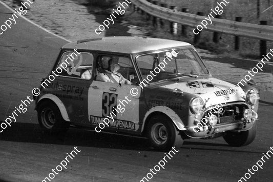 1969 9 hr 32 Guy Tunmer, Piet Wapenaar Austin Cooper   (Malcolm Sampson Motorsport Photography) 37)