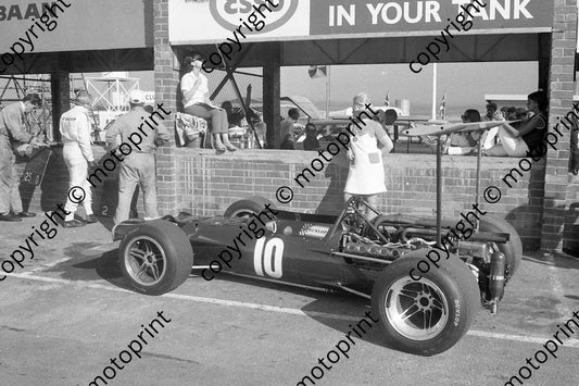 1969 SA GP BRM, John Surtees left, Pat timing, Jean Stanley supervising (courtesy Ken Stewart) 094