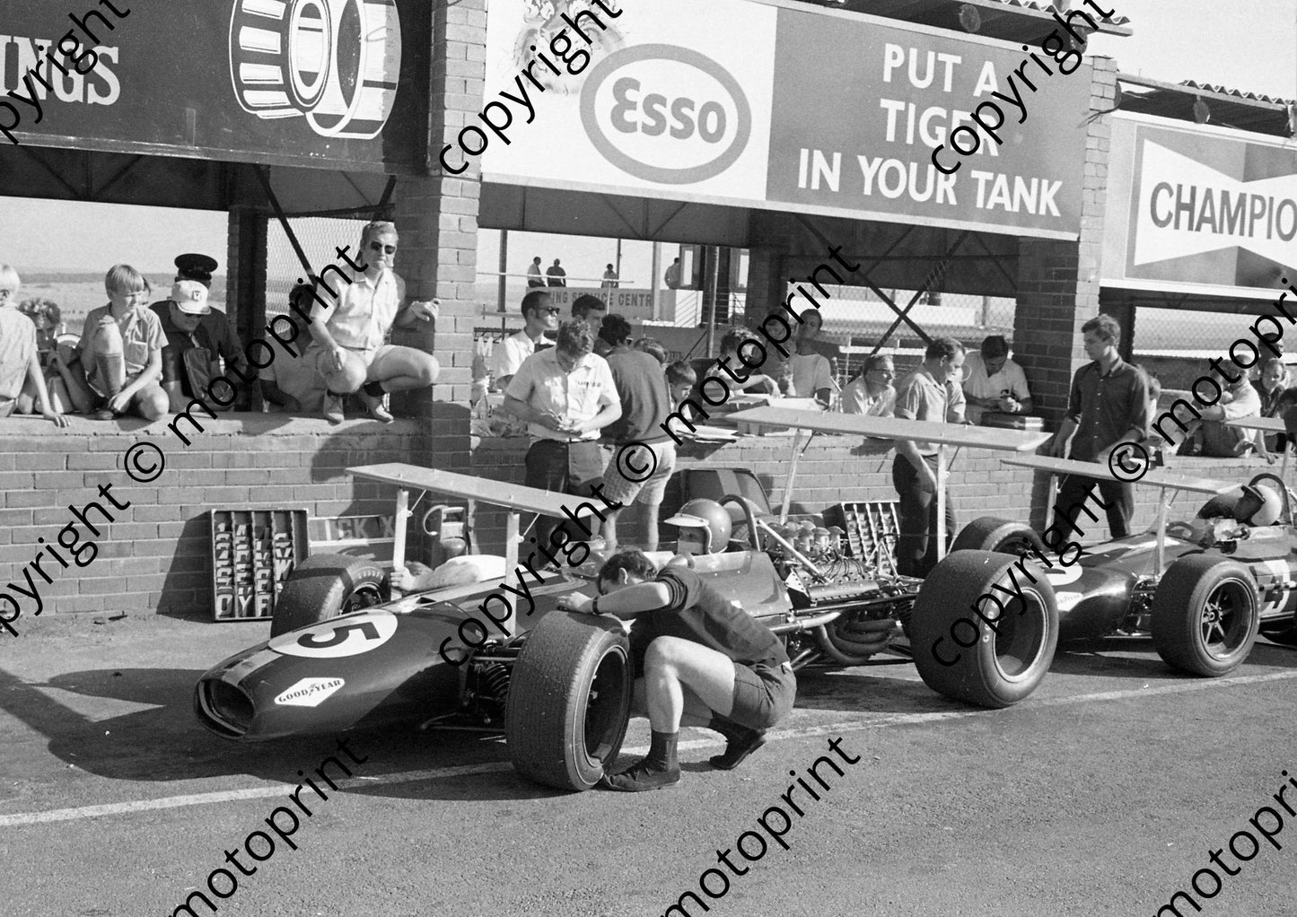 1969 SA GP Brabham team, Jackie Ickx and Jack Brabham BT26s (courtesy Ken Stewart) 076