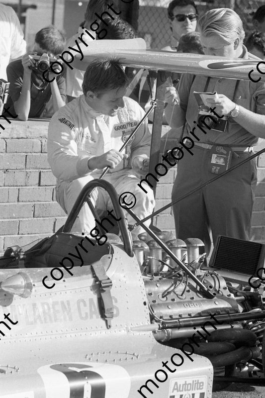 1969 SA GP Bruce McLaren, Michael Tee MotorSport photographer (courtesy Ken Stewart) 019