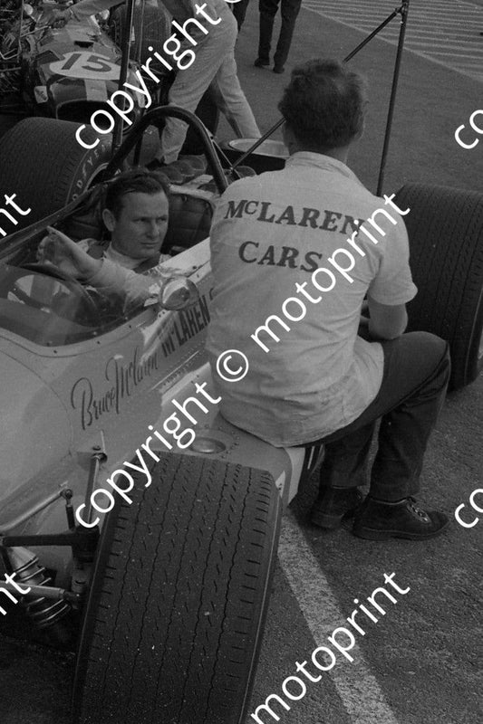 1969 SA GP Bruce McLaren in car M7a (courtesy Ken Stewart) 130
