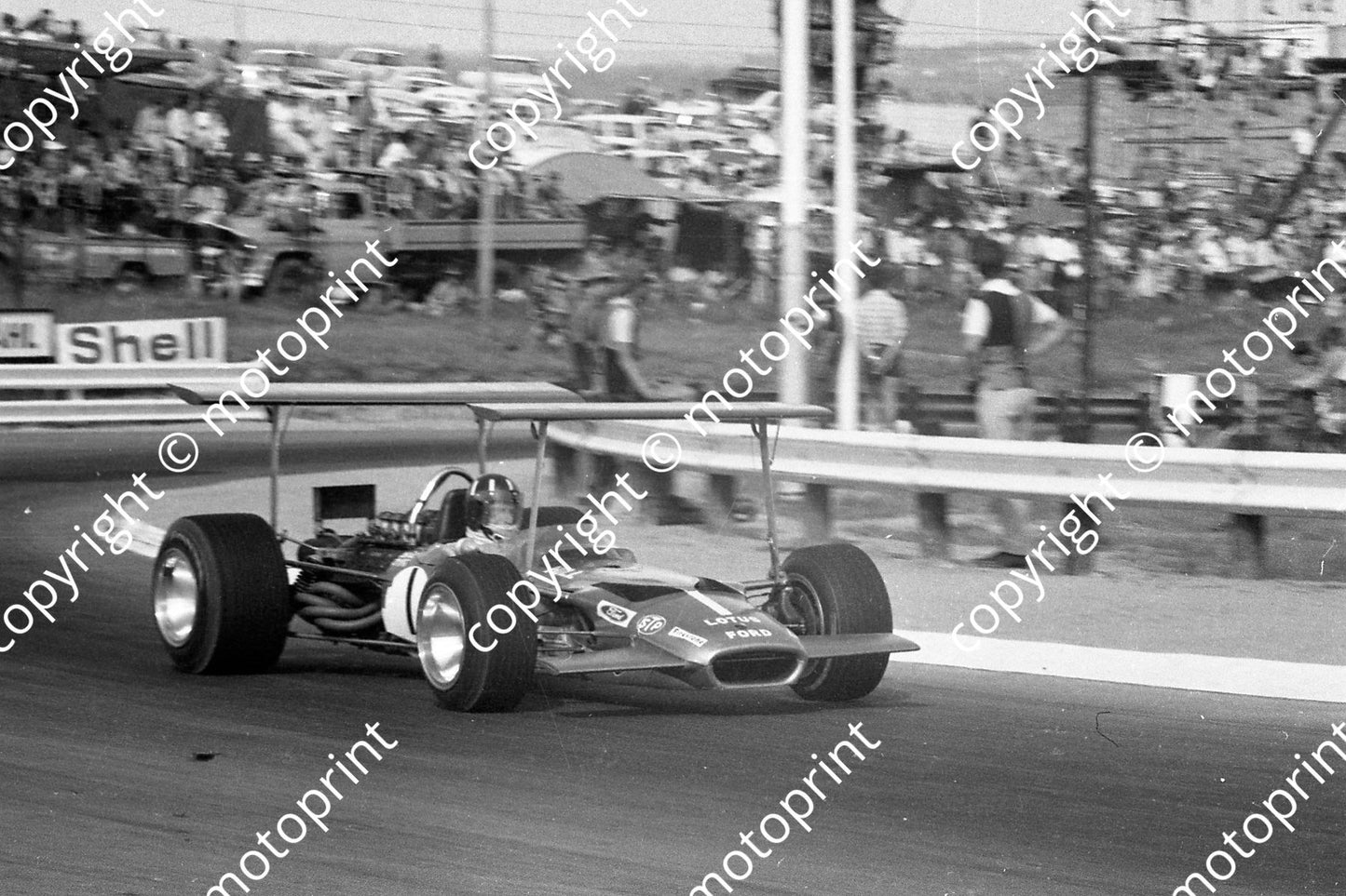 1969 SA GP Graham Hill Lotus 49 double wings (courtesy Ken Stewart) 178