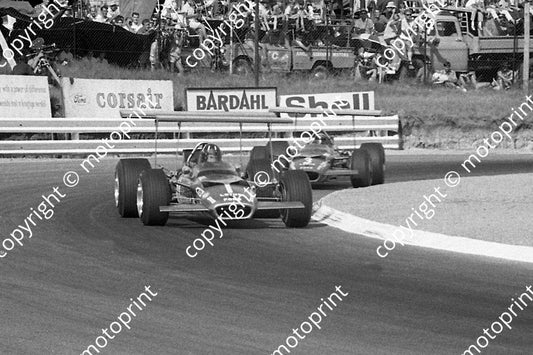 1969 SA GP Graham Hill, Mario Andretti 179 cropped (courtesy Ken Stewart)