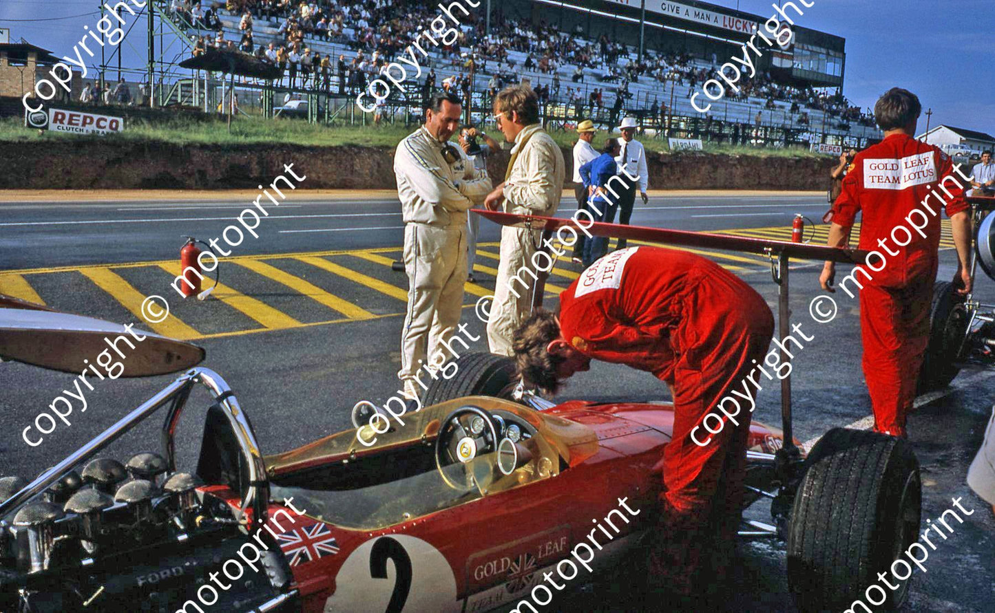 1969 SA GP Jack Brabham and Jochen Rindt (thanks Vito Momo via G Cavalieri) 029