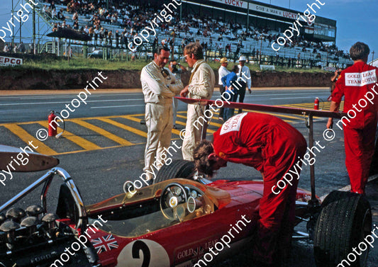 1969 SA GP Jack Brabham and Jochen Rindt (thanks Vito Momo via G Cavalieri) SCANNED A4 5)