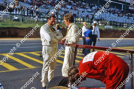 1969 SA GP Jack Brabham and Jochen Rindt cropped (thanks Vito Momo via G Cavalieri) 029