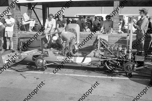 1969 SA GP Jackie Stewart Matra, Jean-Pierre Beltoise behind pit counter_ NOTE EXTRA TALL BASKET BALL PLAYER EMPLOYED AS WING ADJUSTER (courtesy Ken Stewart)  090
