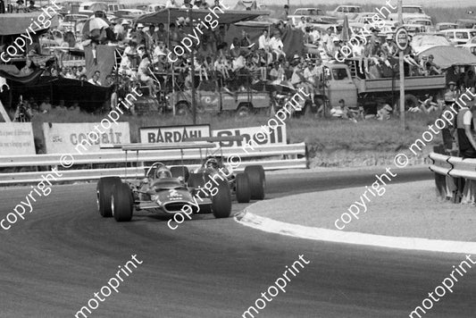 1969 SA GP Jochen Rindt, Chris Amon 174 cropped (courtesy Ken Stewart)