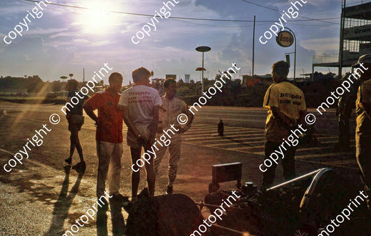 1969 SA GP Mario Andretti and Firestone staff wet practice (thanks Vito Momo via G Cavalieri) 028