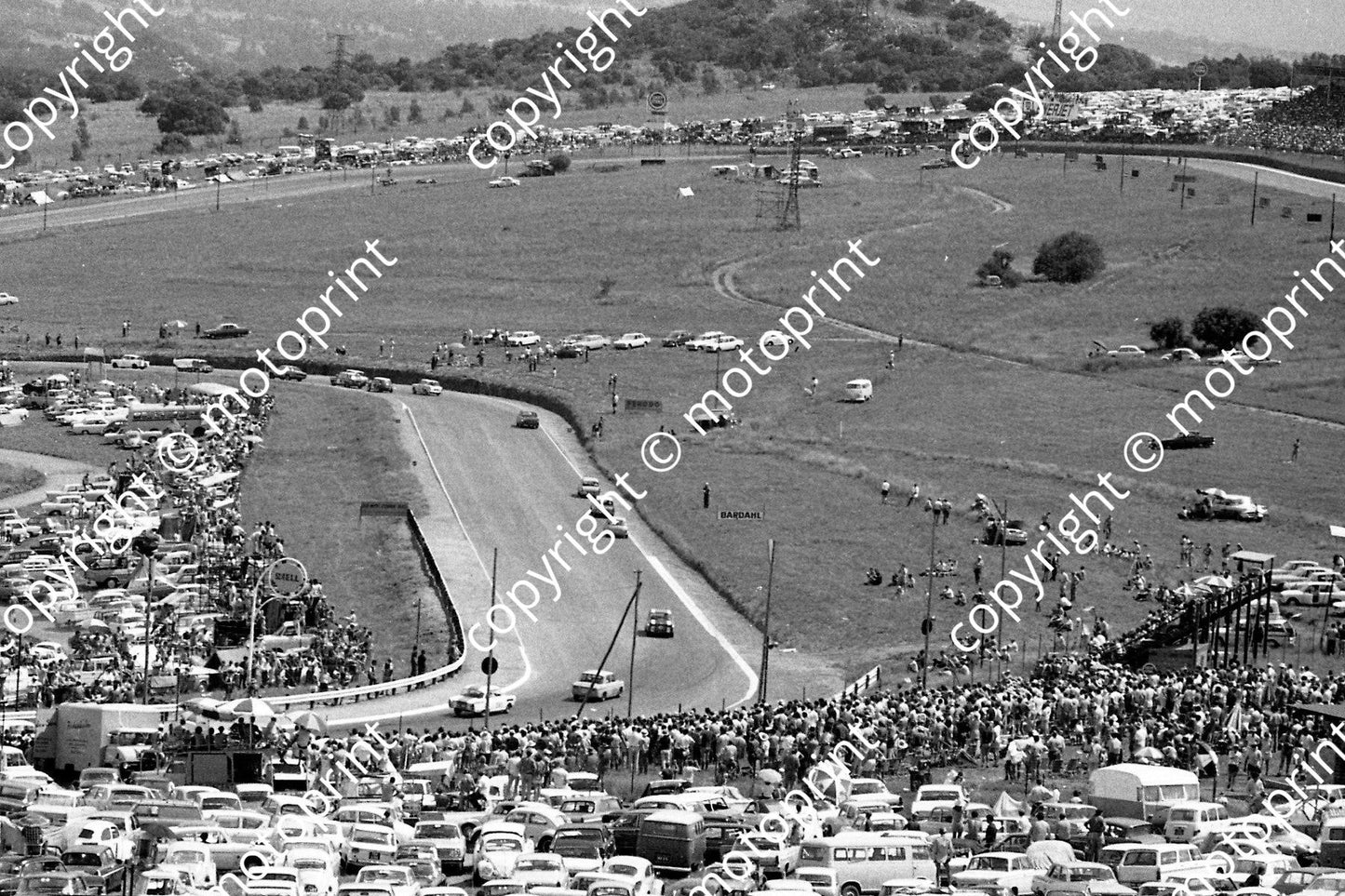 1969 SA GP saloon cars on Clubhouse cnr and straight (courtesy Ken Stewart) 160