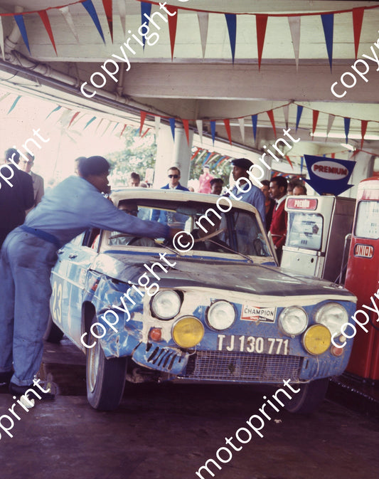 1969 Total Rally a 23 Chris Swanepoel, Gus Crous R8 damage (Ben van Rensburg) (1)
