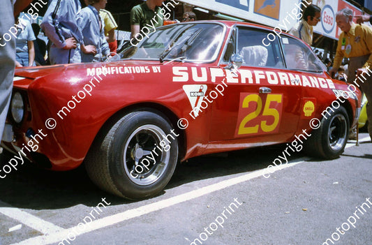 1970 9hr Alfa GTAm Chatz Keizan NOTE Chatz and Wilfred Lawson behind car (thanks Vito Momo via G Cavalieri)