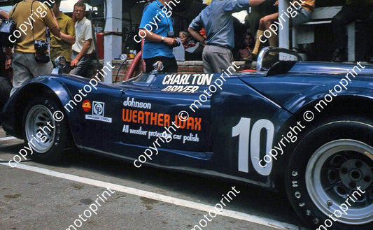1970 9hr Alfa T33 Charlton Driver pits (thanks Vito Momo via G Cavalieri) 034