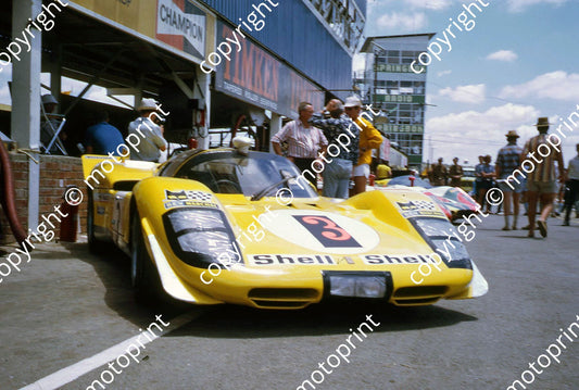 1970 9hr Ferrari 512 De Fierlandt Derek Bell front pits (thanks Vito Momo via G Cavalieri) 031