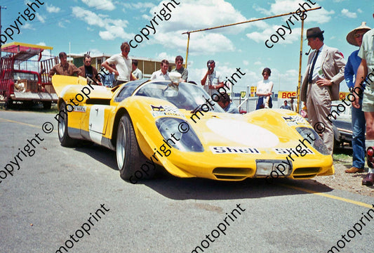 1970 9hr Ferrari 512 De Fierlandt Derek Bell front pits (thanks Vito Momo via G Cavalieri) 035