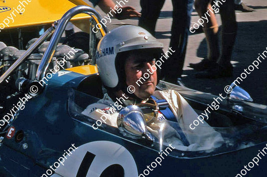 1970 SA GP Brabham BT33 Jack Brabham in paddock (thanks Vito Momo via G Cavalieri) 042 cropped