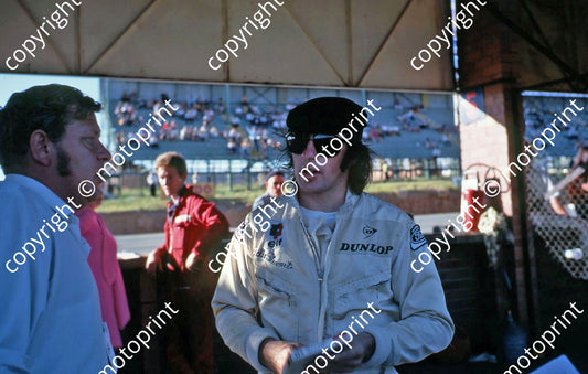 1970 SA GP Jackie Stewart in pits (thanks Vito Momo via G Cavalieri) 050